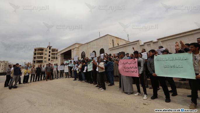 سورية: تدني الرواتب وعدم انتظامها يثيران احتجاج المعلمين في إدلب